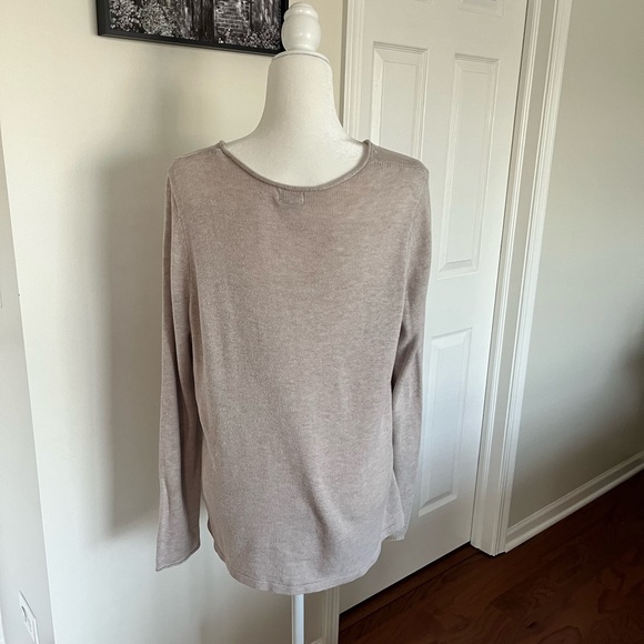 Old Navy V-Neck Taupe Long Sleeve Sweater - Picture 3 of 4